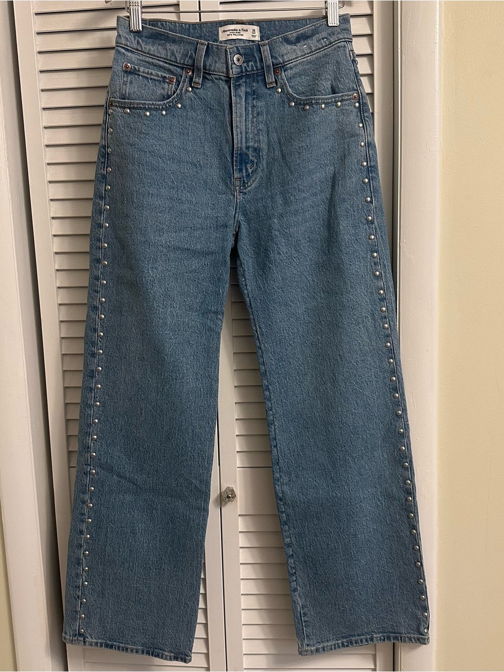 Abercrombie & Fitch High Rise 90s Studded Jeans Size 26 Short NWT - Picture 3 of 6